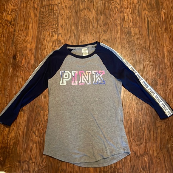 PINK Victoria’s Secret baseball tee - Picture 2 of 8